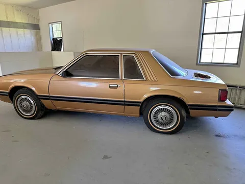 1987 Ford Mustang V6 Coupe 2D