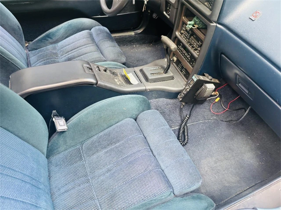 1987 Ford Thunderbird 9th Gen - Image 9 of 17