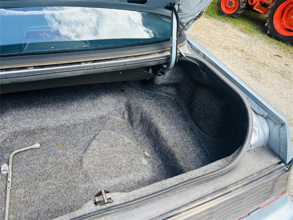 1987 Ford Thunderbird 9th Gen - Image 12 of 17