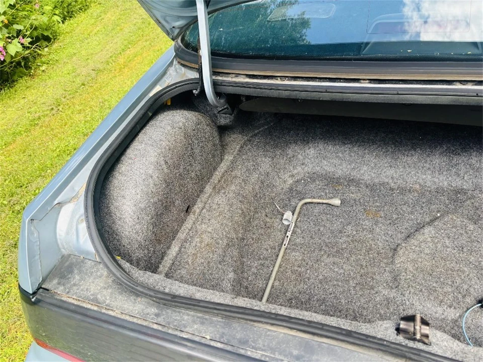 1987 Ford Thunderbird 9th Gen - Image 10 of 17