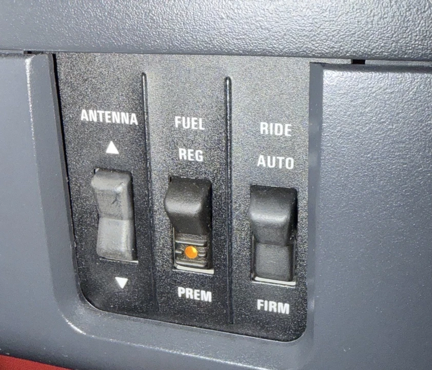 1987 Ford Thunderbird 9th Gen - Image 25 of 31