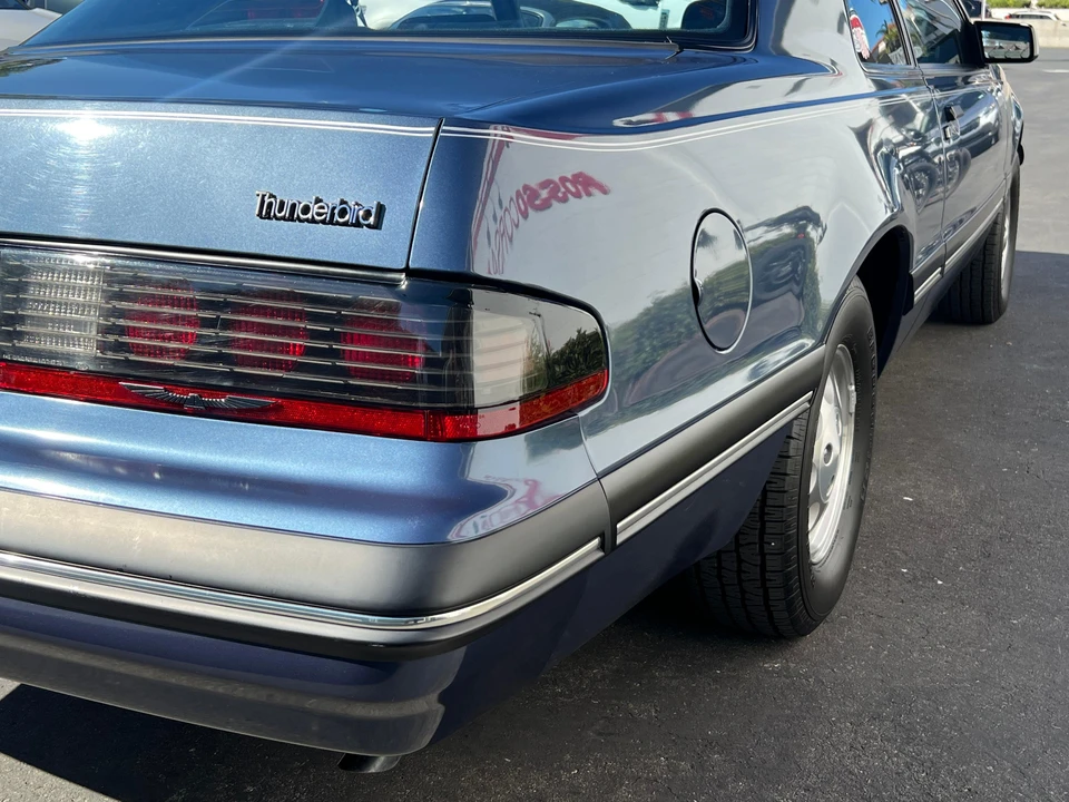 1987 Ford Thunderbird 9th Gen - Image 29 of 31