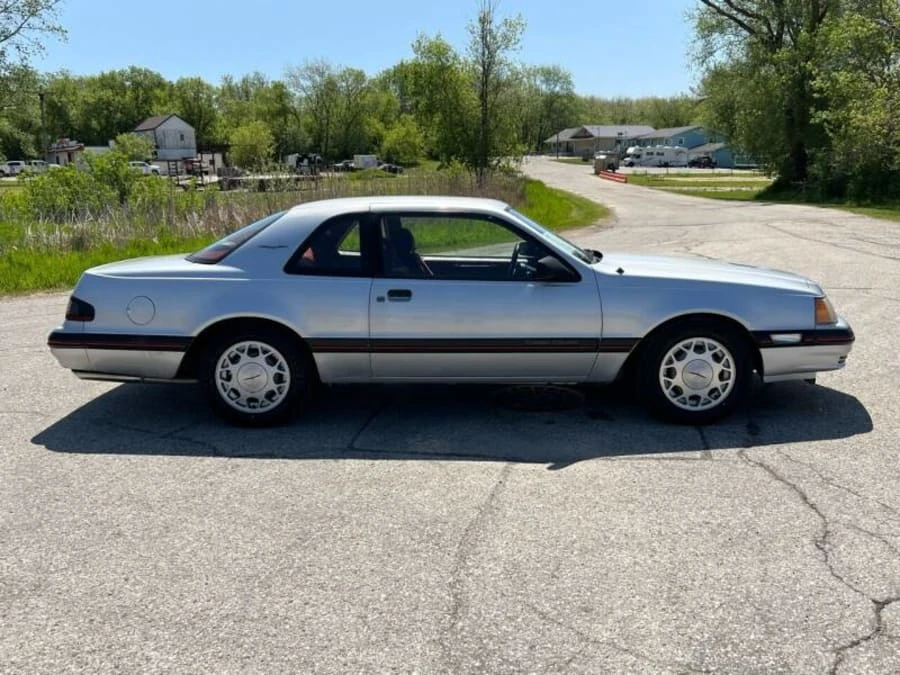 1987 Ford Thunderbird 9th Gen - Image 2 of 16