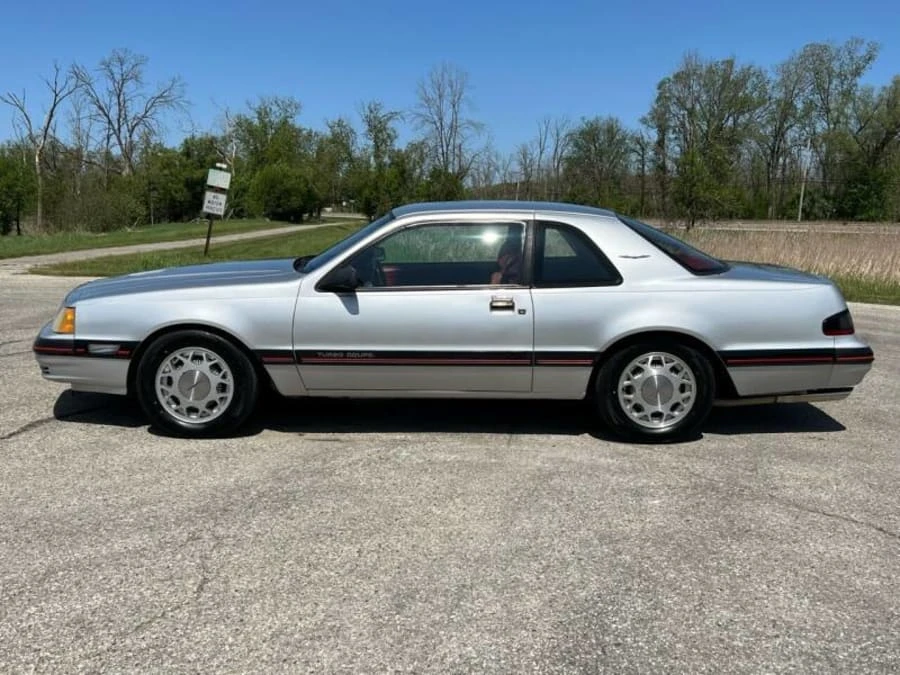 1987 Ford Thunderbird 9th Gen - Image 4 of 16