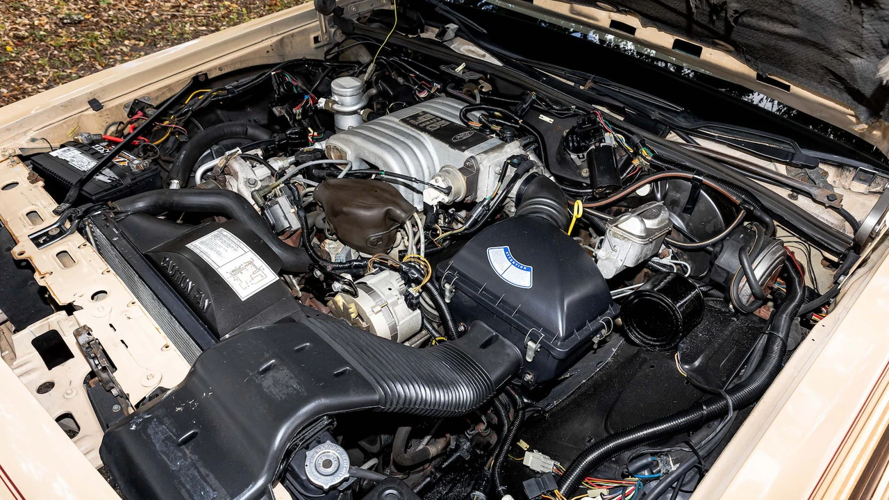 1987 Ford Country Squire - Image 10 of 25