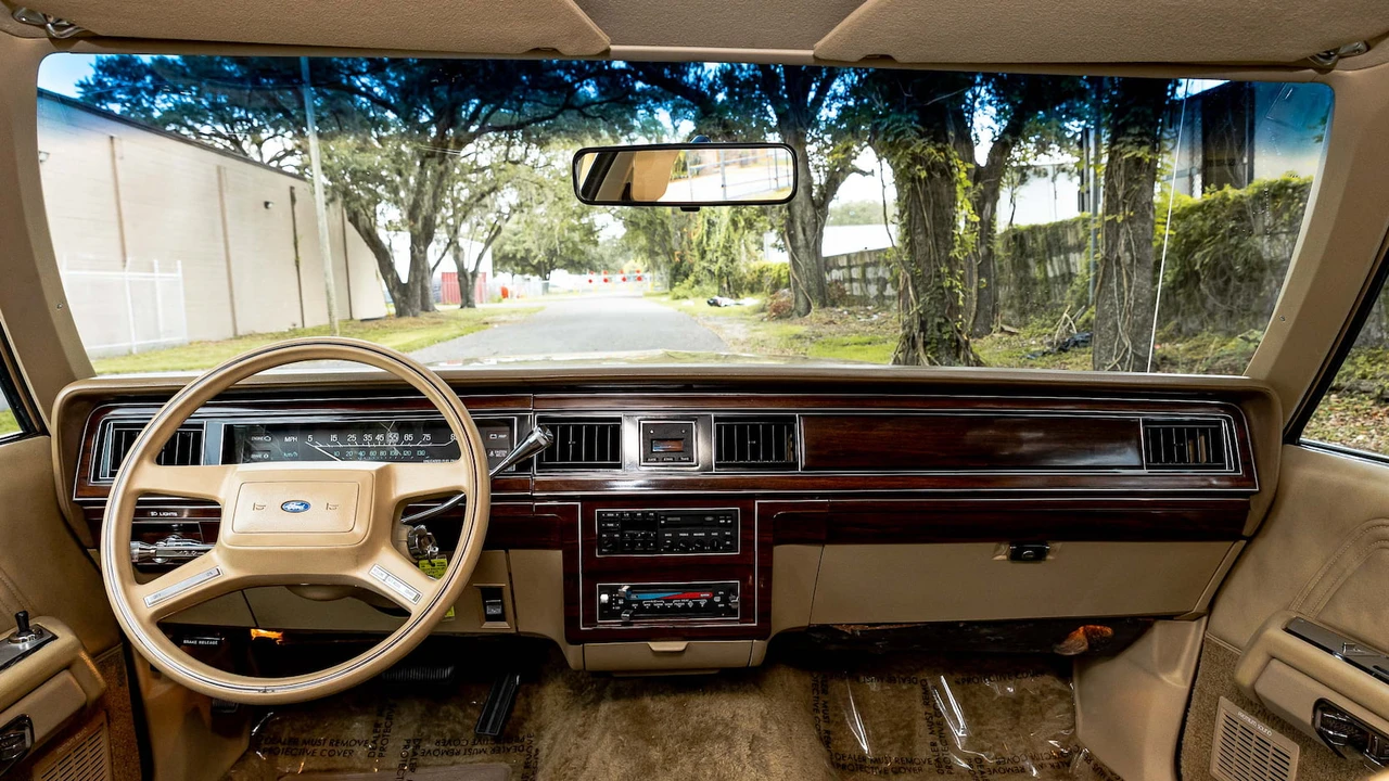 1987 Ford Country Squire - Image 12 of 25