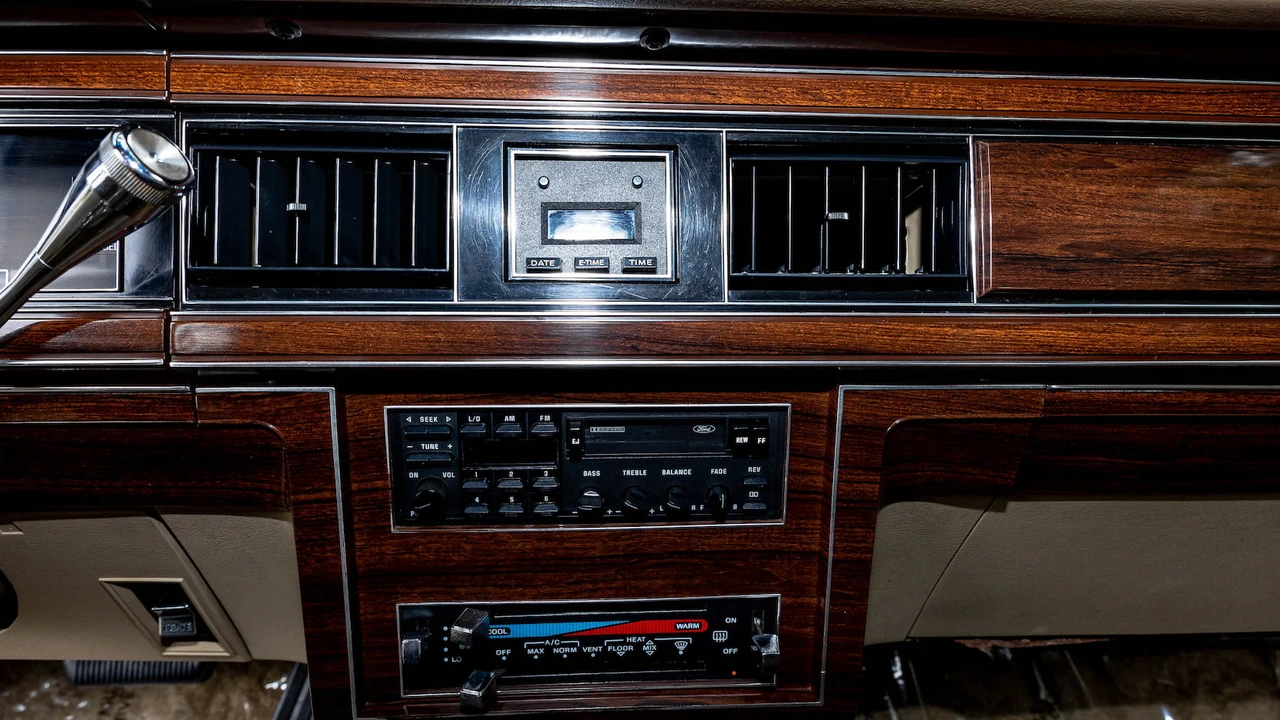 1987 Ford Country Squire - Image 14 of 25