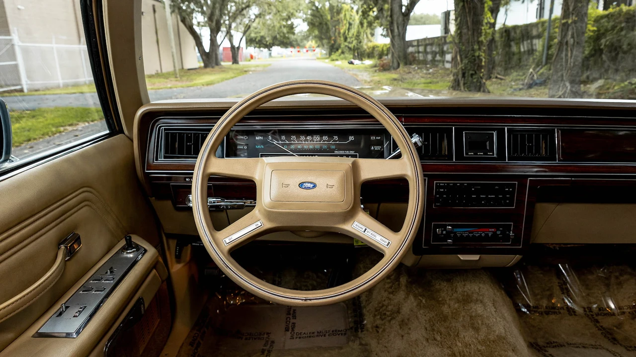 1987 Ford Country Squire - Image 15 of 25