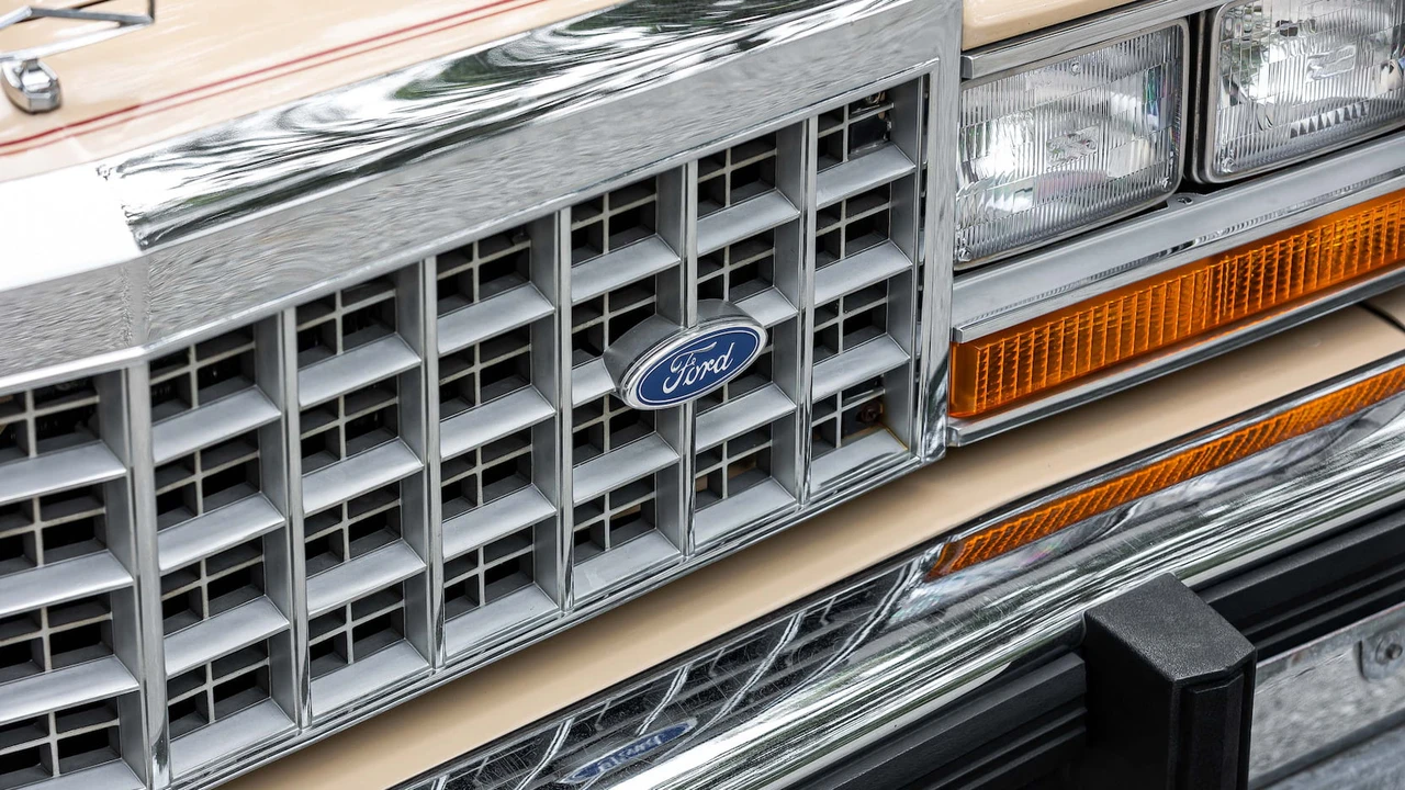 1987 Ford Country Squire - Image 20 of 25