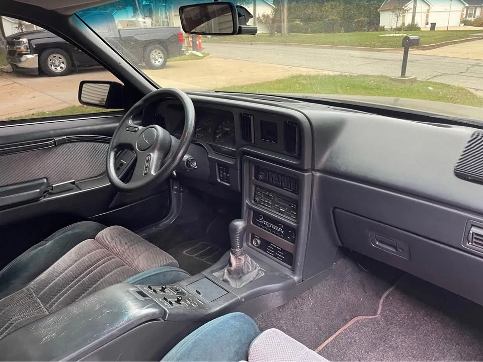 1987 Ford Thunderbird 8th Gen - Image 9 of 12