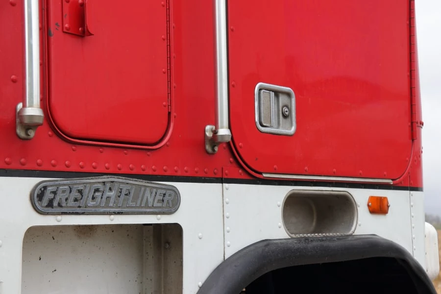 1987 Freightliner - Image 12 of 31