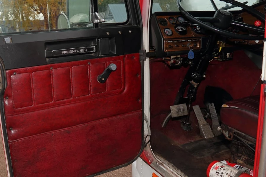 1987 Freightliner - Image 28 of 31