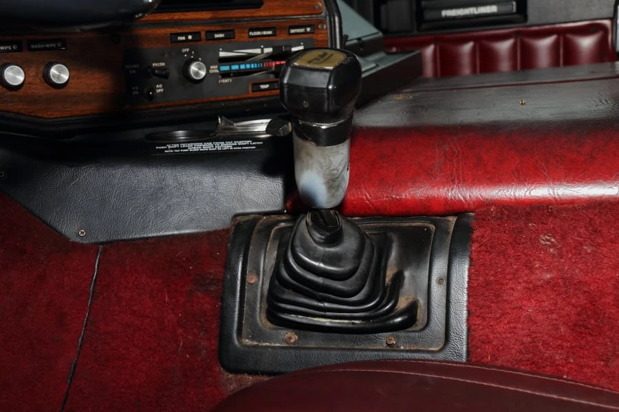 1987 Freightliner - Image 27 of 31