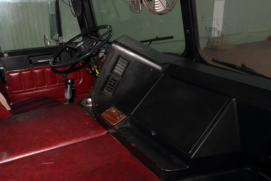 1987 Freightliner - Image 29 of 31