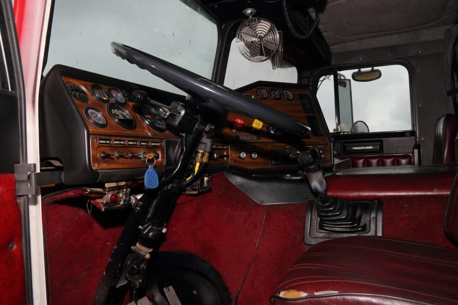 1987 Freightliner - Image 30 of 31