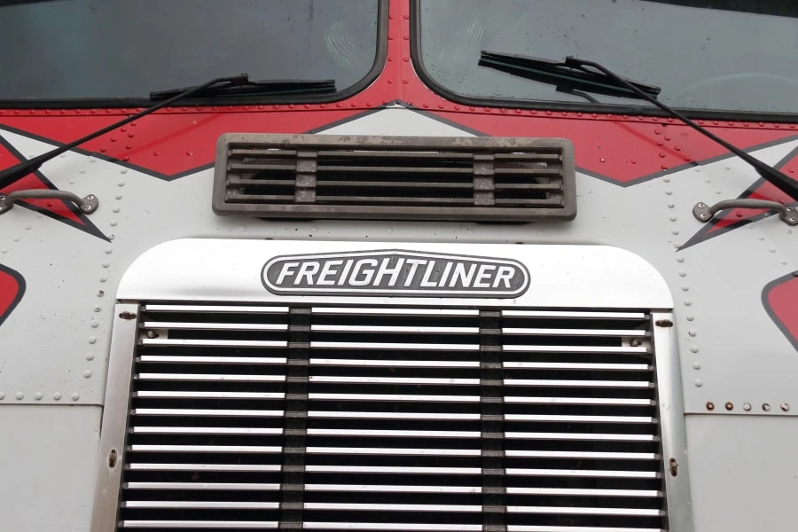 1987 Freightliner - Image 7 of 31