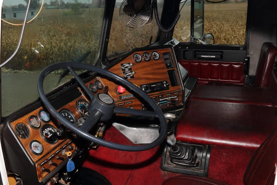 1987 Freightliner - Image 25 of 31