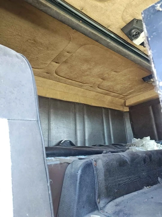 1987 Freightliner - Image 10 of 15
