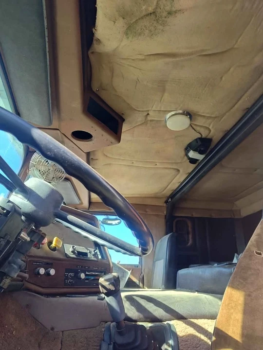 1987 Freightliner - Image 11 of 15
