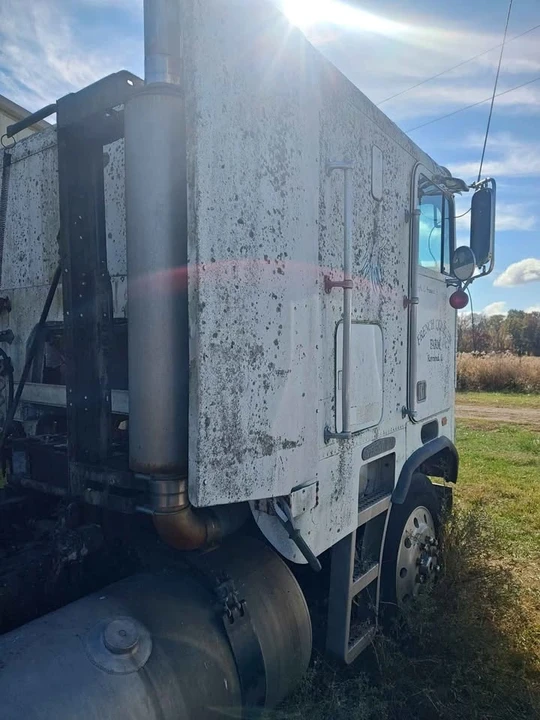 1987 Freightliner - Image 4 of 15