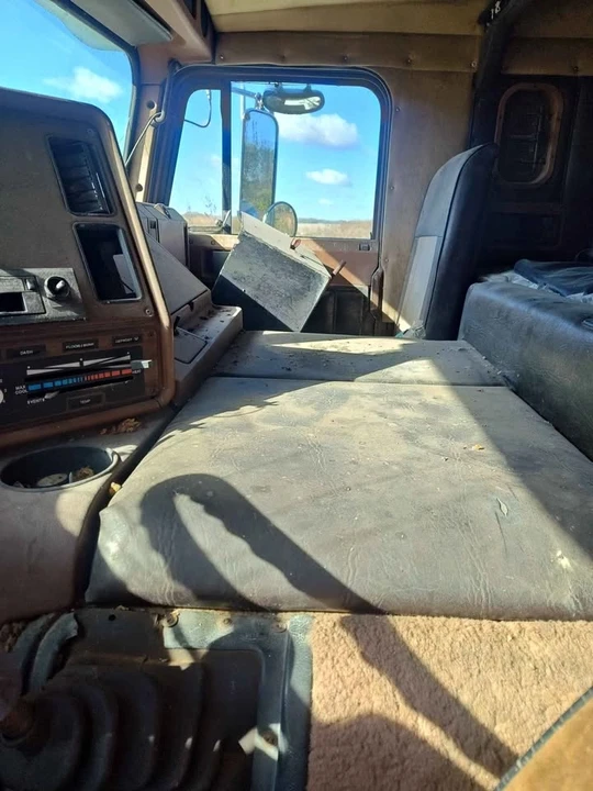 1987 Freightliner - Image 13 of 15