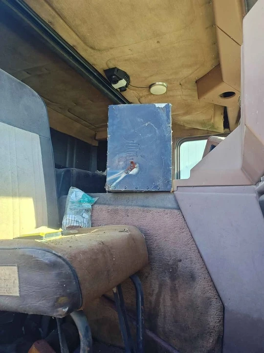 1987 Freightliner - Image 9 of 15