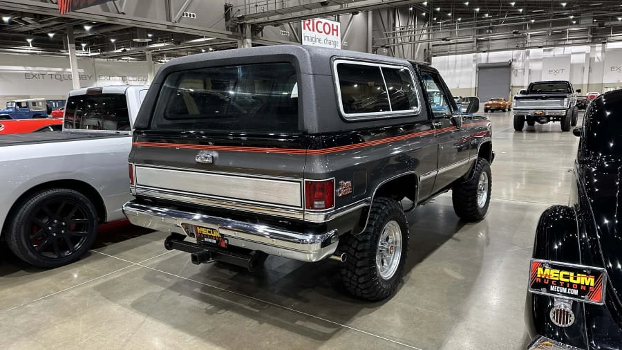 1987 GMC Jimmy 2nd Gen - Image 2 of 4