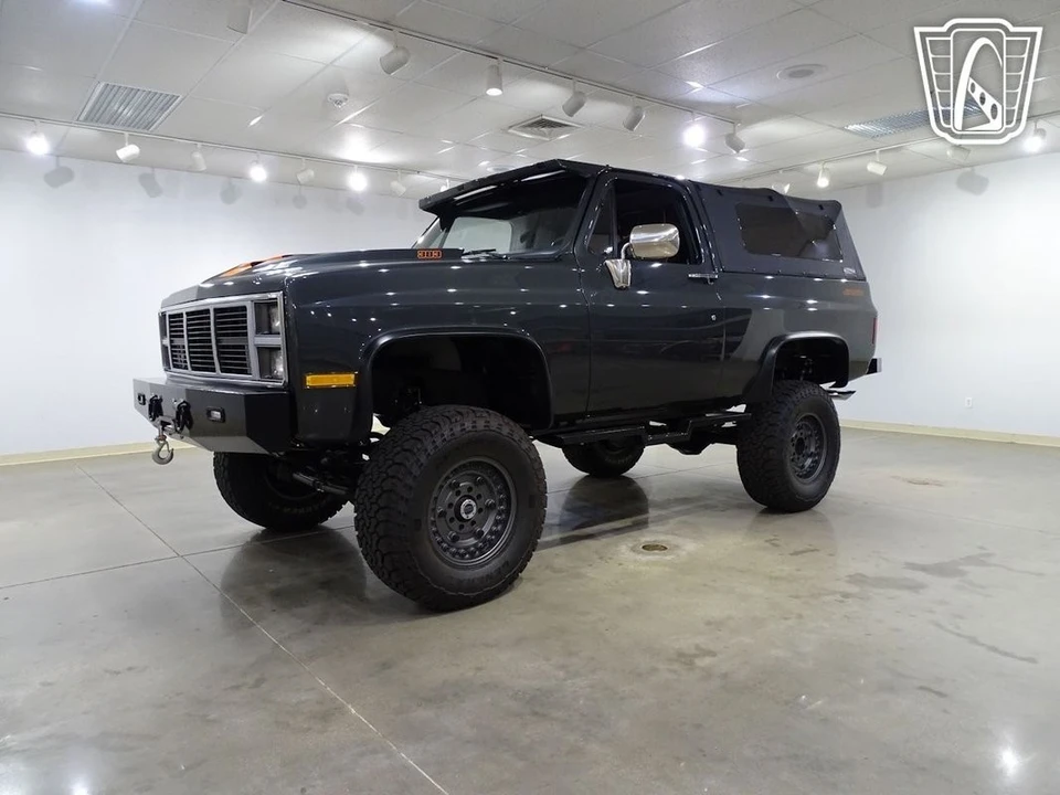 1987 GMC Jimmy 2nd Gen - Image 3 of 21