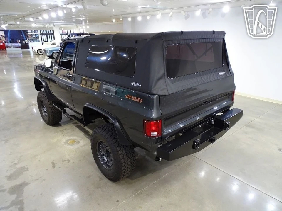 1987 GMC Jimmy 2nd Gen - Image 11 of 12