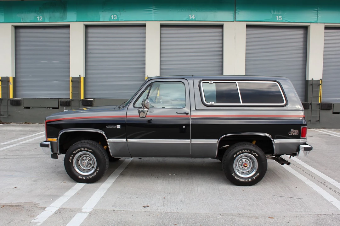 1987 GMC Jimmy 2nd Gen - Image 9 of 31