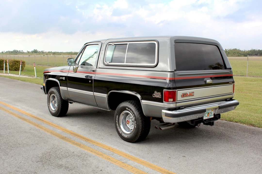 1987 GMC Jimmy 2nd Gen - Image 13 of 31