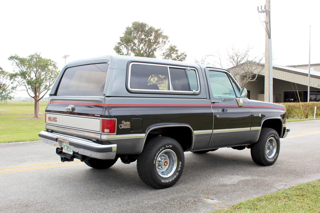 1987 GMC Jimmy 2nd Gen - Image 15 of 31