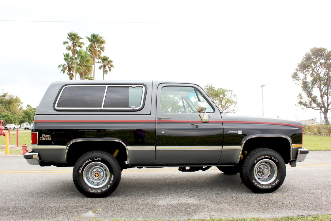 1987 GMC Jimmy 2nd Gen - Image 16 of 31