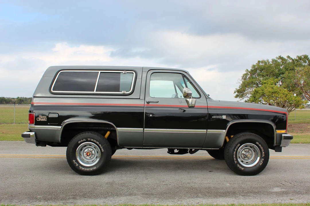 1987 GMC Jimmy 2nd Gen - Image 21 of 31