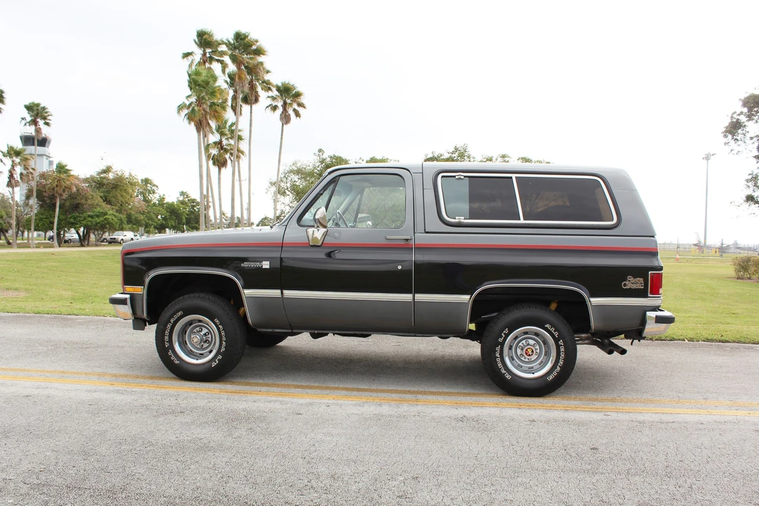 1987 GMC Jimmy 2nd Gen - Image 25 of 31