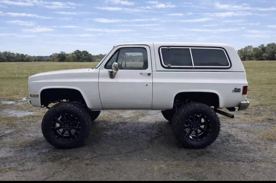 1987 GMC Jimmy 2nd Gen - Image 2 of 7