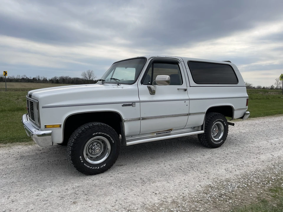 1987 GMC Jimmy 2nd Gen - Image 2 of 31