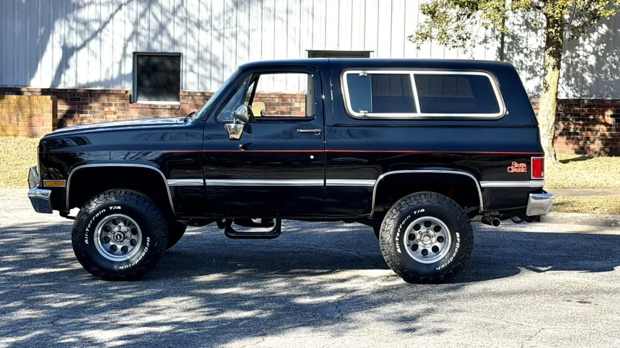 1987 GMC Jimmy 2nd Gen - Image 2 of 26