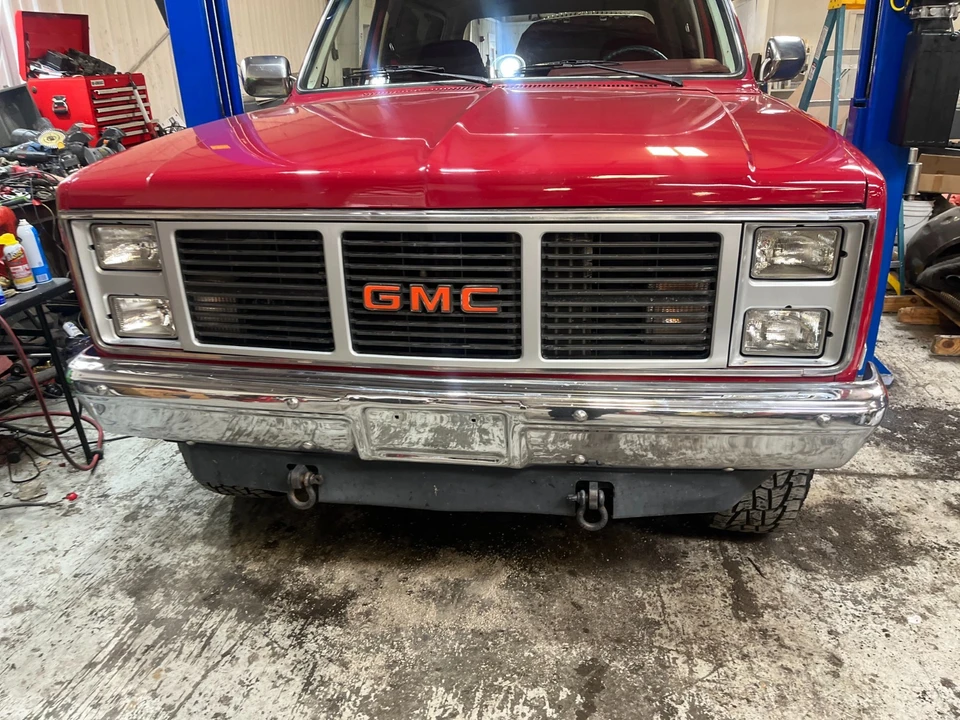 1987 GMC Jimmy 2nd Gen - Image 2 of 21