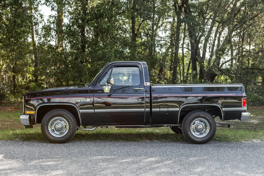 1987 GMC C/K 3rd Gen - Image 5 of 31
