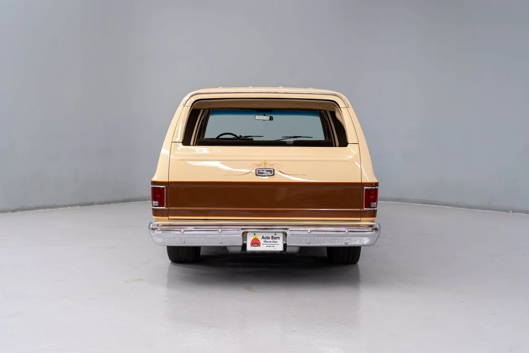 1987 GMC Suburban 7th Gen - Image 6 of 31
