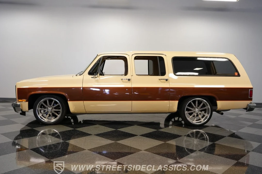 1987 GMC Suburban 7th Gen - Image 3 of 12