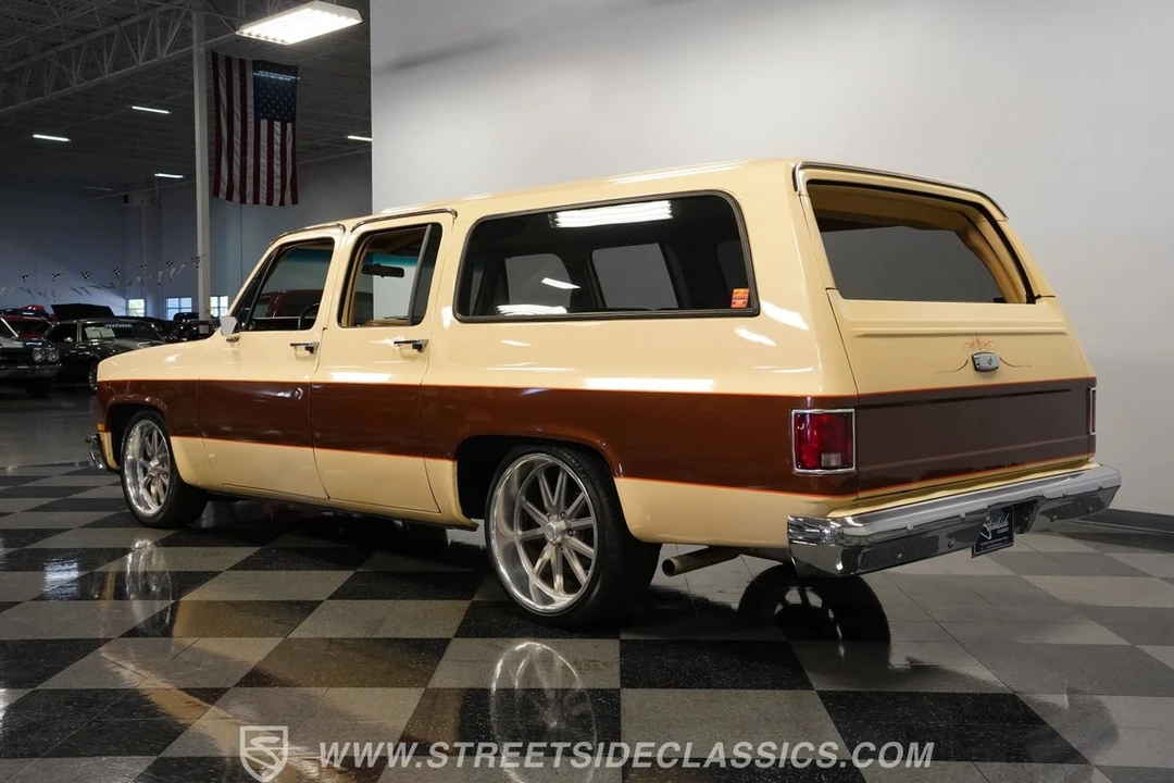 1987 GMC Suburban 7th Gen - Image 10 of 12