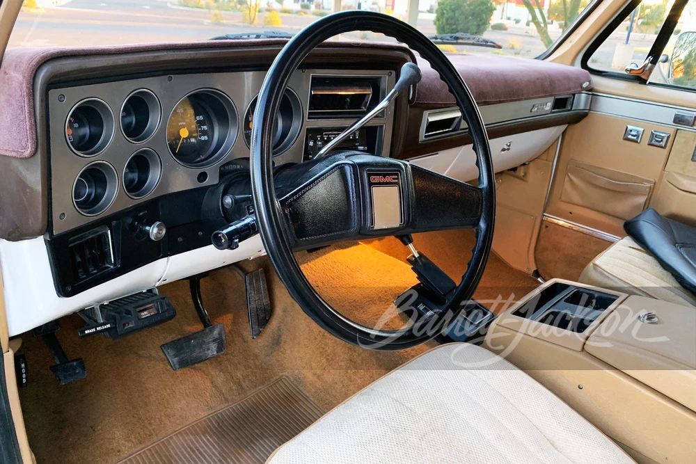 1987 GMC Suburban 7th Gen - Image 3 of 11