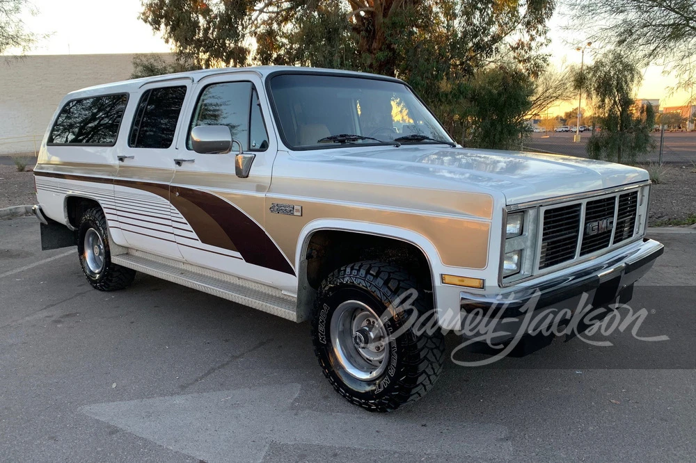 1987 GMC Suburban 7th Gen - Image 4 of 11