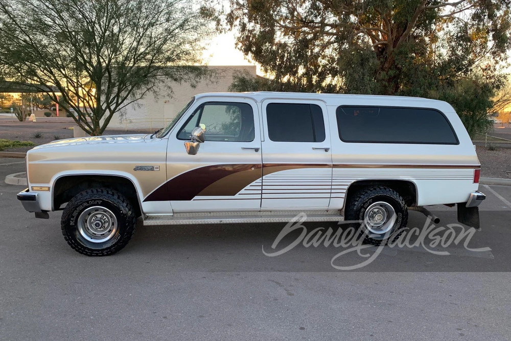1987 GMC Suburban 7th Gen - Image 5 of 11