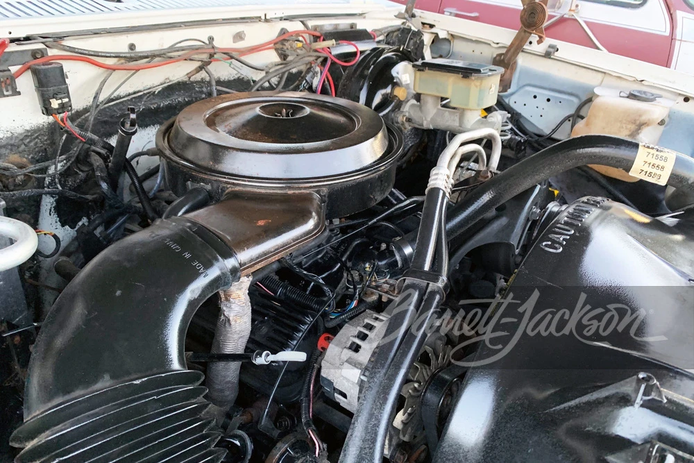 1987 GMC Suburban 7th Gen - Image 8 of 11