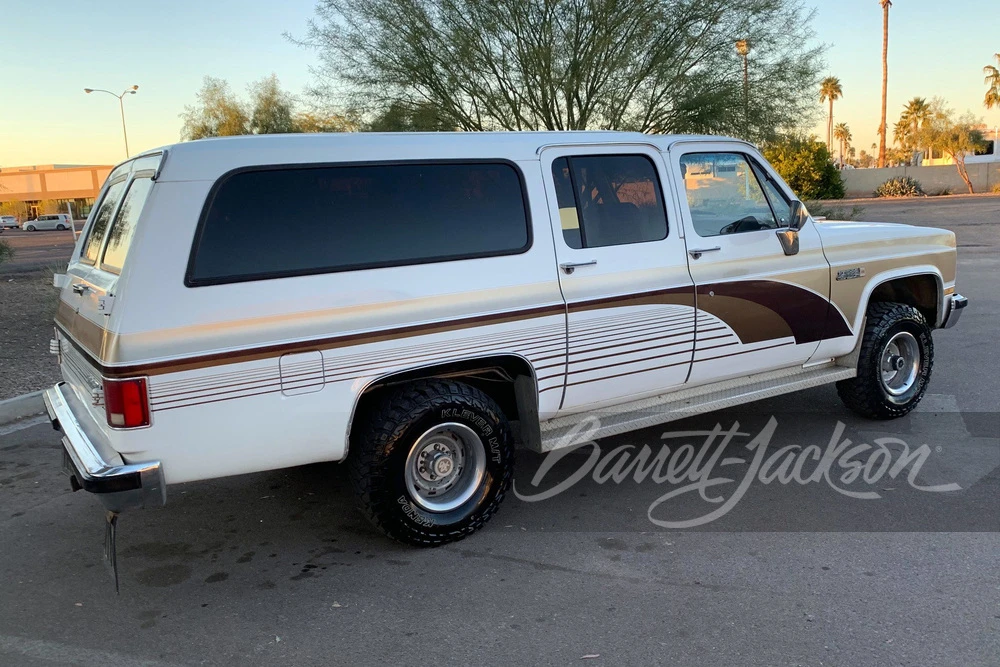 1987 GMC Suburban 7th Gen - Image 10 of 11