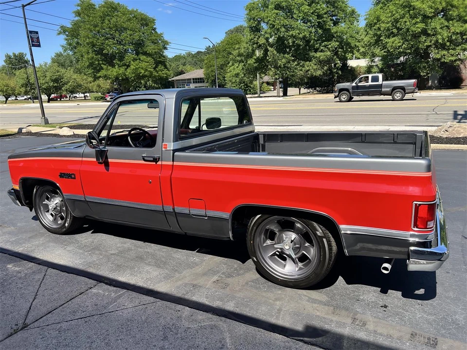 1987 GMC Sierra - Image 18 of 27