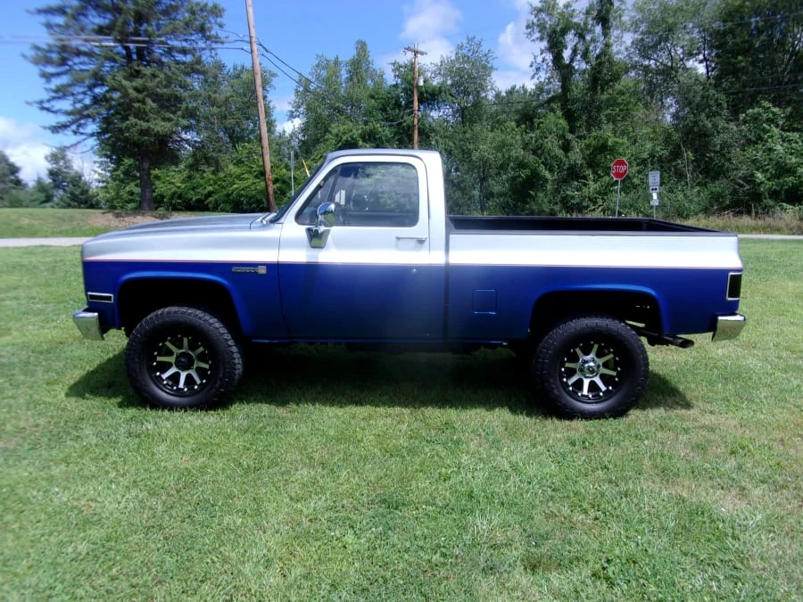 1987 GMC C/K 3rd Gen - Image 2 of 10